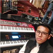 Pianista con experiencia en la docencia de niños a adultos, cursos de teoria y practica, principiantes, intermedios o avanzados. N